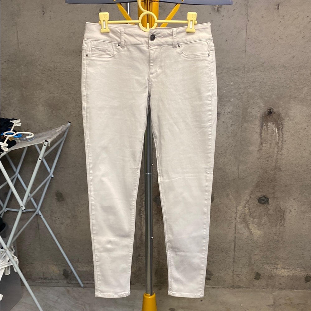 Maurice’s Tan Stretch Jean Size M Length Regular